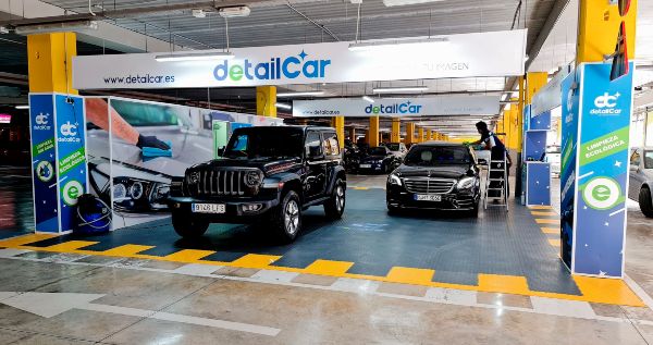 Detailcar,  centro de limpieza de vehículos sin agua, a mano y con cera